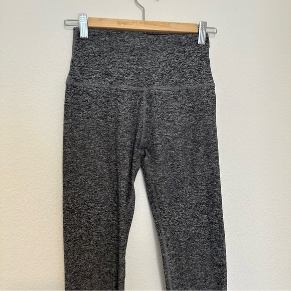 Beyond Yoga Classic Spacedye 7/8 Leggings Cropped Gray
Size Small Women’s - Picture 2 of 8